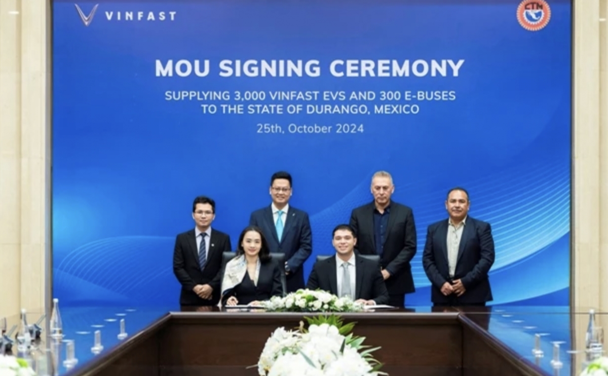 VinFast, Durango Drivers' Union sign MoU for green public transport in Mexico